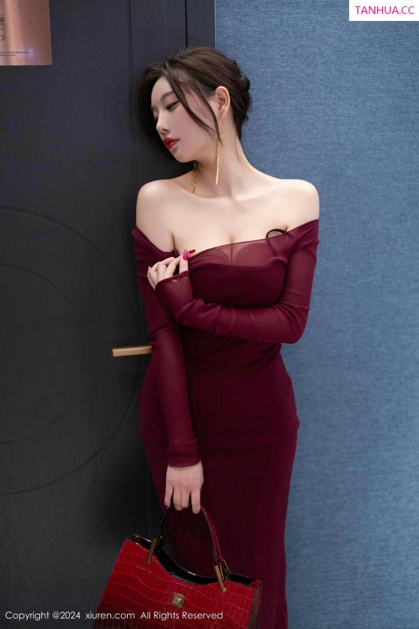 杨晨晨 sugar小甜心CC [XiuRen]高清写真图 2024.10.25 No.9348 杨晨晨Yome 丝袜美腿第23张图片